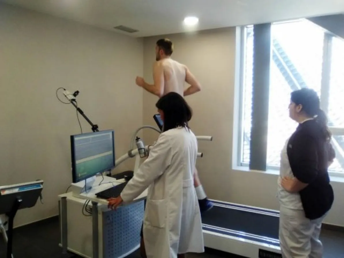 Mike Tobey, nuevo jugador del Valencia Basket, pasa el reconocimiento médico en el Hospital IMED Valencia