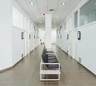 sala-espera-policlina-imed-gandia.webp