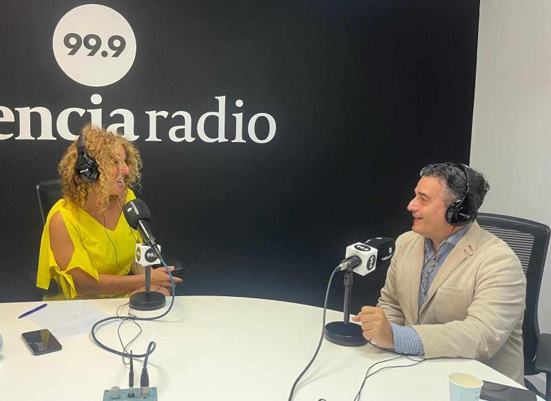 Javier García Planells con la periodista Lucía Guirado