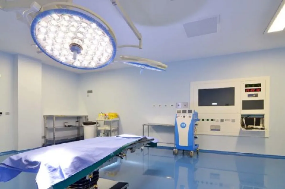 Primera intervención de columna con células madre en IMED Elche