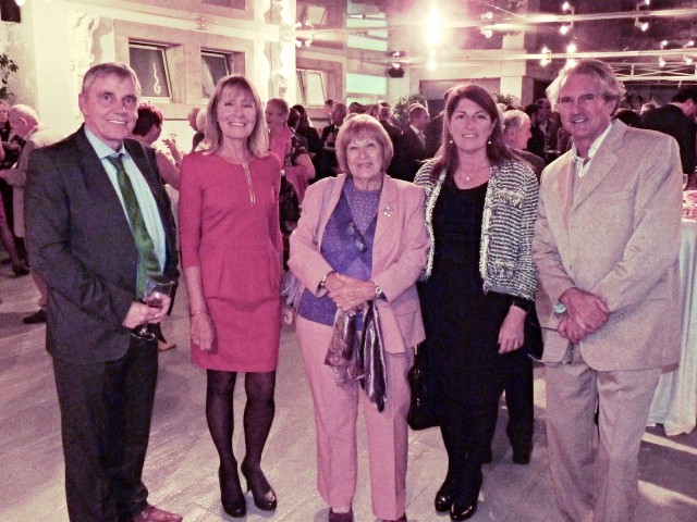 Dominique Schoofs junto a Rudi Meyers y Yolanda Picket de IMED Hospitales.
