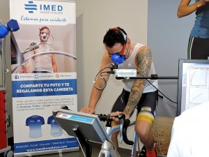 Héctor Barberá durante la prueba de esfuerzo en IMED Valencia