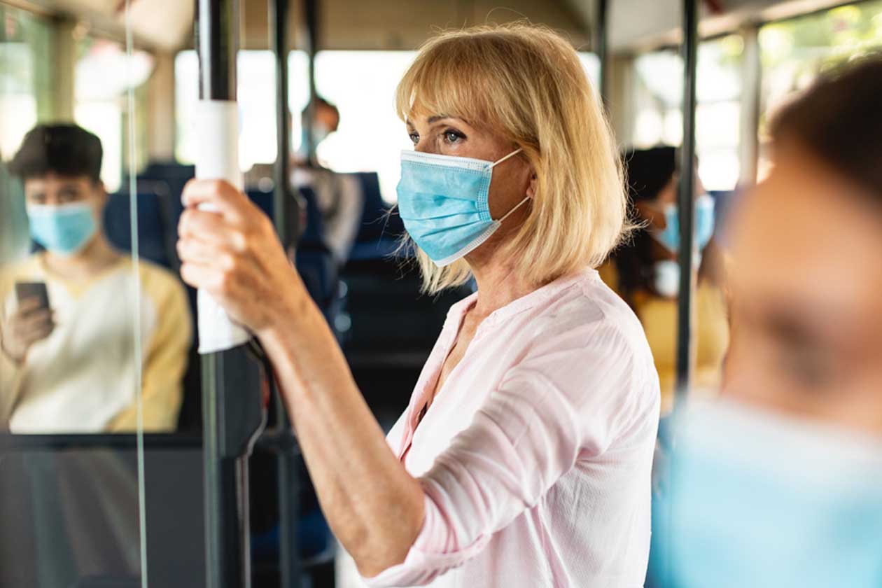 Retirada de la mascarilla en  el transporte público