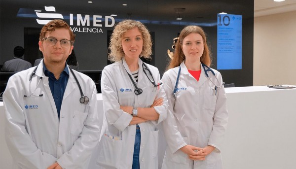 Dr. Víctor Vallejo junto a las Dras. Alejandra Faus y Andrea Pérez en IMED Valencia